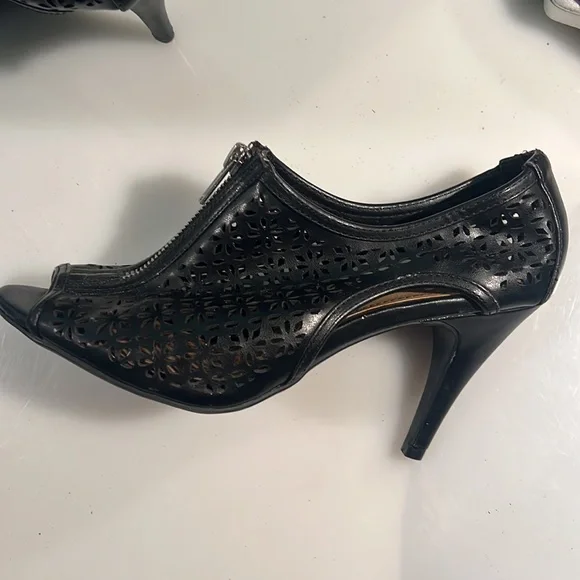 Heeels, zip front sandals - Picture 4 of 4